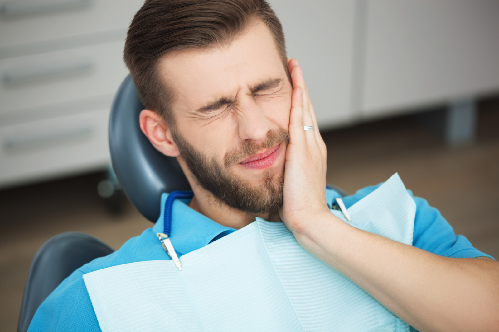 can tooth extraction cause sinus issues